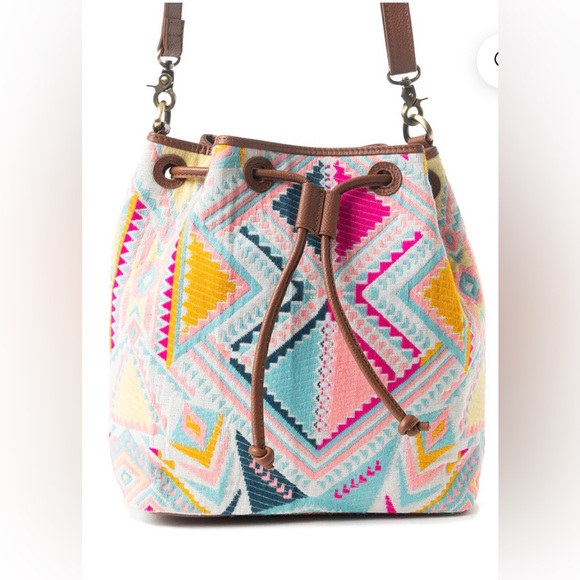 MYRA-Pastel Desert Sunrise Bucket Bag
In Pink - Picture 1 of 6